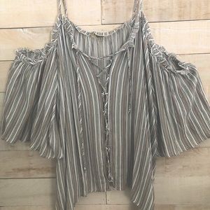 Gimmicks Cold Shoulder Top